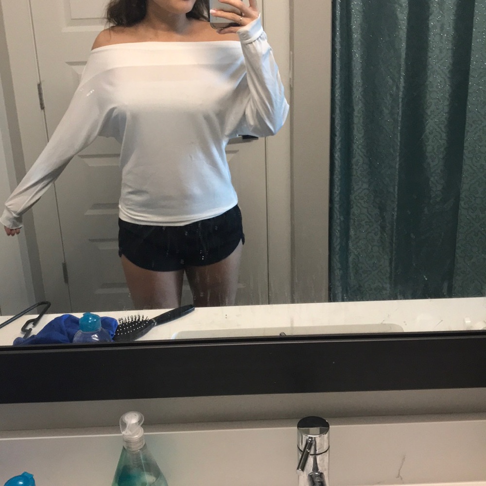 A off the shoulder long sleeve